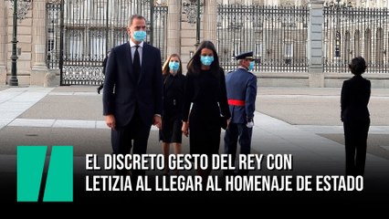 El discreto gesto del rey con Letizia al llegar al homenaje de Estado