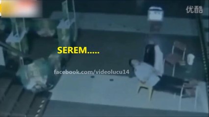 Penampakan Hantu Terekam CCTV - SEREM