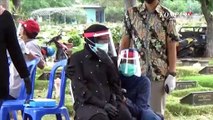 Tangis Risma Pecah di Pemakaman Kepala Dinas P5A Surabaya