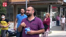 Arnavutköy'de polis denetimini çekirdek çitleyerek izledi