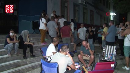 Veliler en iyi öğretmeni seçmek için geceden kuyruğa girdiler