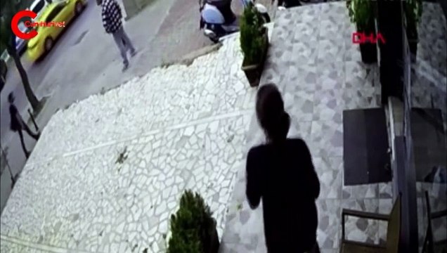 Kadıköy'de ortalık karıştı! Polis havaya ateş açtı