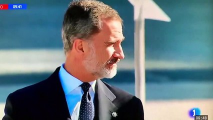 La Princesa Leonor 'tira de las orejas' a su padre, Felipe VI, por un descuido en el homenaje a las víctimas del COVID-19