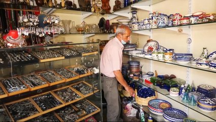 أبو خليل هاوي جمع كل قديم من مقتنيات الأجداد    - قصة دنيا فلسطين