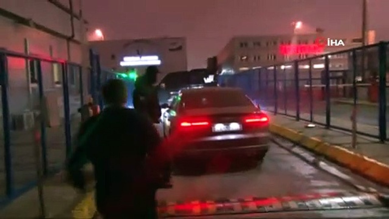 Die Welt Gazetesi muhabiri Deniz Yücel, yargılandığı davada 'FETÖ terör örgütü propagandası yapmak' ile 'halkı kin ve düşmanlığa tahrik etmek' suçlarından beraat etti. Mahkeme, sanık Yücel'i 'PKK terör örgütü propagandası yapmak' suçundan