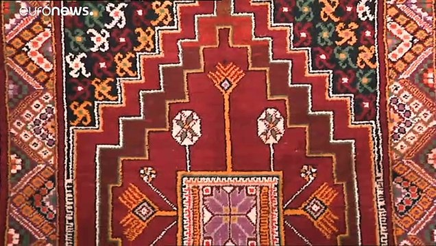 شاهد: صناعة السجاد أو الزربية حرفة تقليدية قديمة تسعى الجزائر للحفاظ عليها