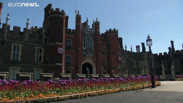 Опустевшие дворцы ждут посетителей