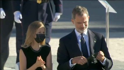 La princesa Leonor le recuerda a su padre que se ponga la mascarilla
