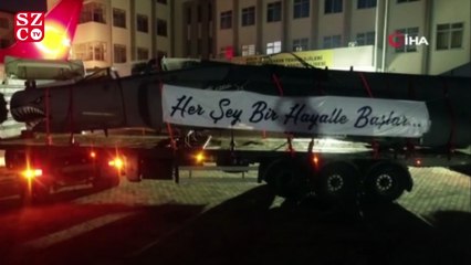 30 yıllık savaş uçağı vatandaşlar tarafından ittirilerek yerine konuldu