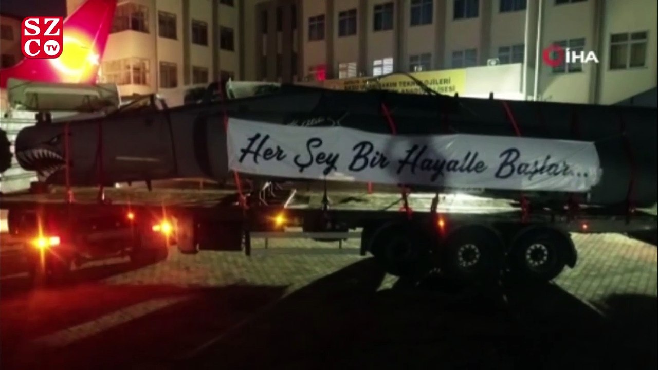 30 yıllık savaş uçağı vatandaşlar tarafından it...