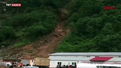 Rize'de heyelan anı kamerada