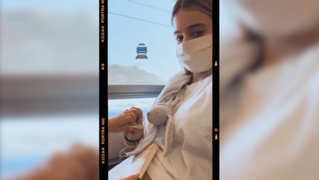 Laura Escanes pone rumbo hacia la capital con su pequeña Roma