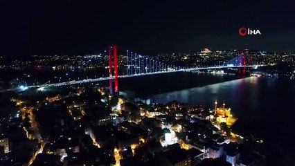 15 Temmuz Şehitler Köprüsü Kırmızı Beyaza Büründü