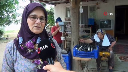 Kızgın Ateşte Pişen Çelik Kadınların Elinde Şekilleniyor
