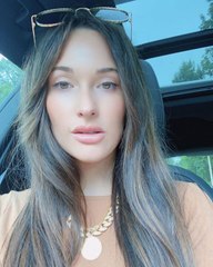 Kacey Musgraves Ditched Her Signature Dark Hair for "Golden Hour" Highlights