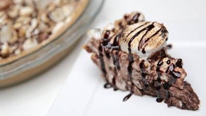 This No-Bake S'mores Pie Will Fill You With So Much Nostalgia For Your Childhood Summers