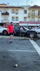 Elle se met à danser après avoir plié sa voiture... Bon esprit