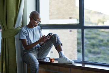 8 Black Therapists to Follow on Instagram for a Mental Health Pick-Me-Up