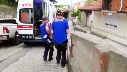 Ayağı Asansöre Kapısına Sıkışan Küçük Çocuk İçin, Dakikalarla Yarıştılar