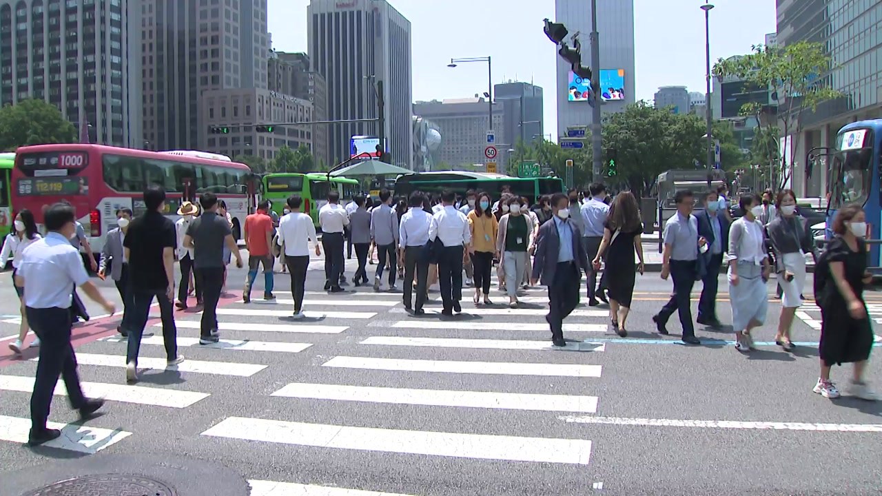 [날씨] '제헌절' 무더위 계속...내륙 곳곳 소나기 / YTN