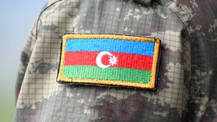 Azerbaycan, Ermenistan’a ait kışlayı vurdu