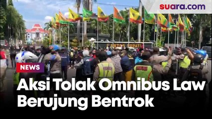 Aksi Tolak Omnibus Law di Gresik Berujung Bentrok
