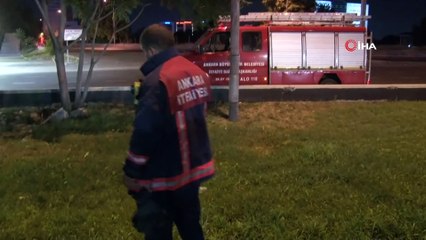 Ankara’da ayağı demir korkuluklara sıkışan ve dakikalarca asılı kalan kişiyi taksiciler kurtardı