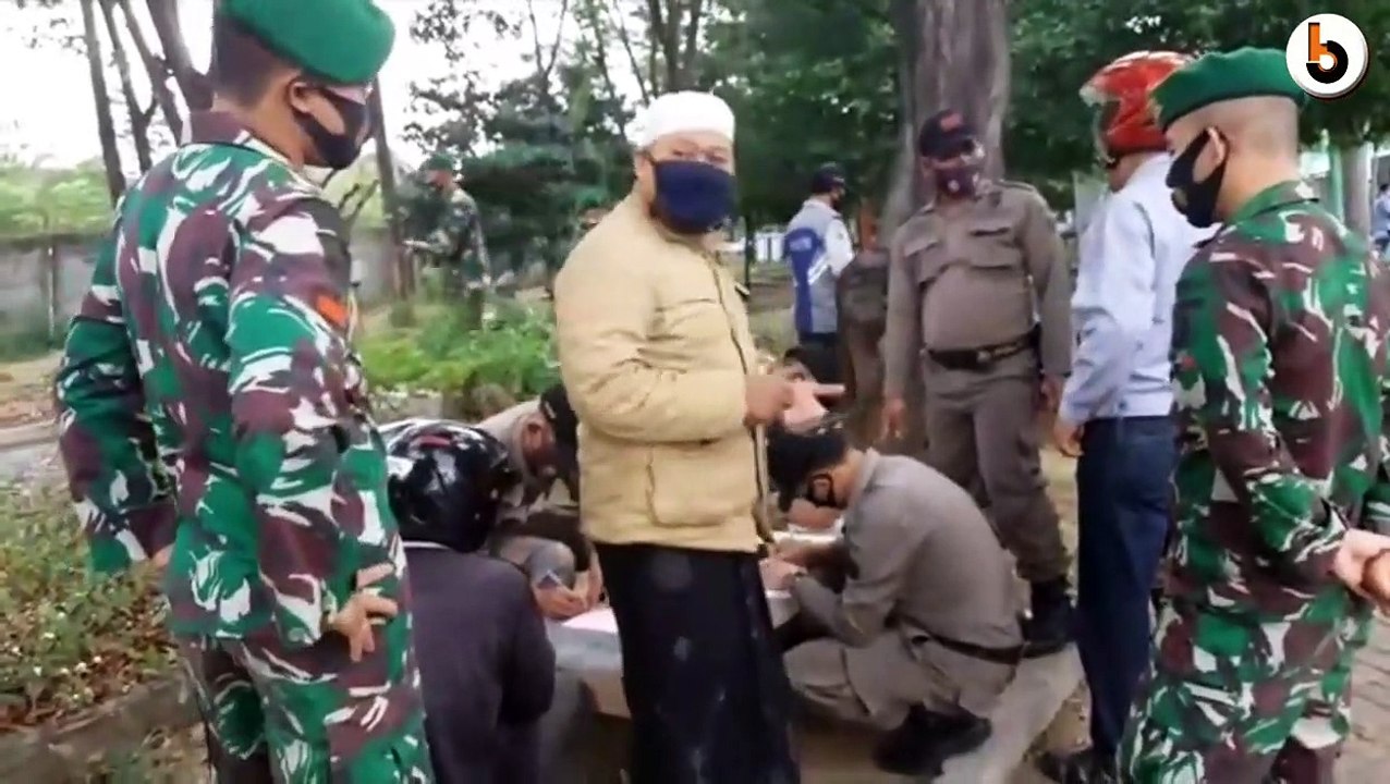 RATUSAN PENGENDARA MOTOR DI GRESIK TERJARING RAZIA TAK PAKAI MASKER