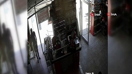 Erzincan’da müşteri ile market sahibi kavgası kameraya yansıdı