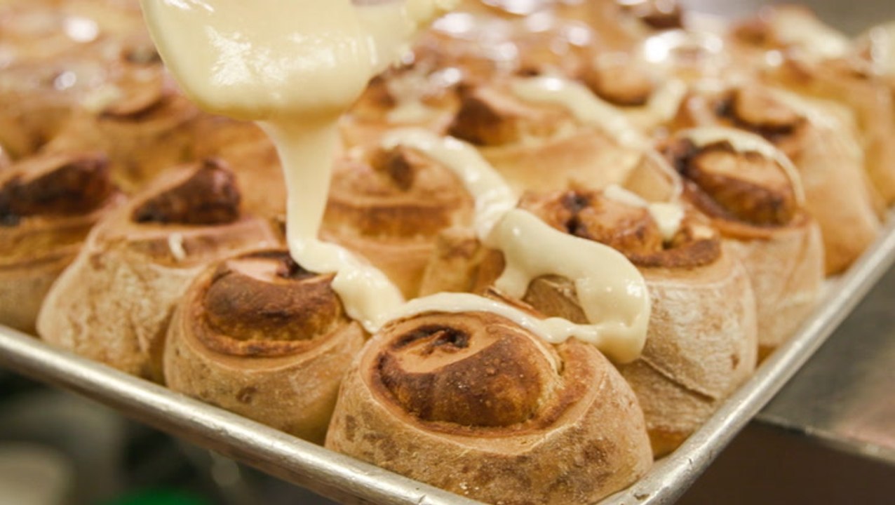 How a 74-year-old restaurant makes the best cinnamon roll in Chicago