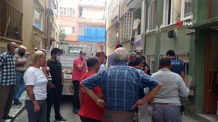 5 yıldır kirasını ödemediği eve haciz gelince kendini eve kitledi