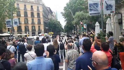 Crits de 'llibertat' en el retorn de Cuixart a la seu d'Òmnium