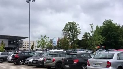 La Patrouille de France survole l'hôpital de Metz-Mercy