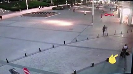 Beyoğlu'nda cezayirli kapkaççı ingilizin çantasını böyle çaldı