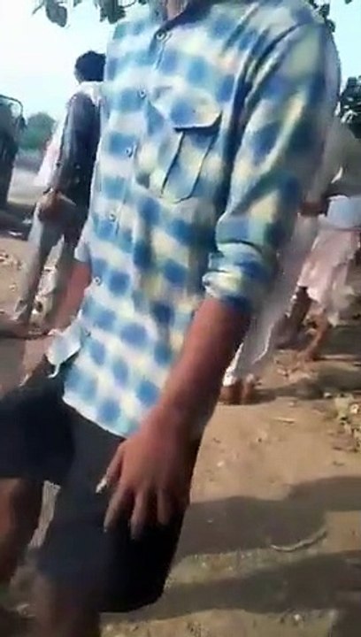 श्योपुरः रेत माफिया ने ASI को सरेआम मारा थप्पड़, और छुड़ा ले गया ट्रैक्टर ट्राली, वीडियो वायरल