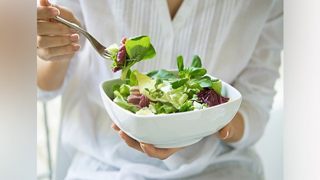 Monsoon Diet: मानसून में सलाद खाने से हो सकते है बीमार,जानें इन दिनों सलाद खाने का सही तरीका।Boldsky
