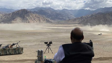 Leh: Indian Army carry out exercise in presence of Rajnath