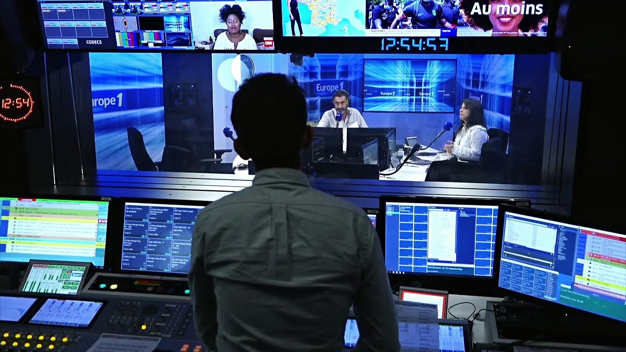 ARCHIVES - Quand Zizi Jeanmaire évoquait son "truc en plumes" sur Europe 1