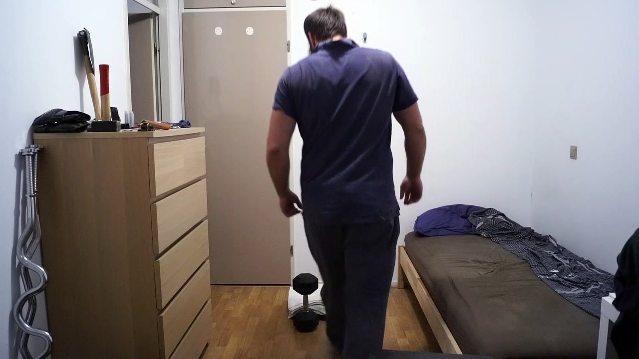 15 KG hexagonal dumbbell pinch grip lift and hold for around 10s with the left hand