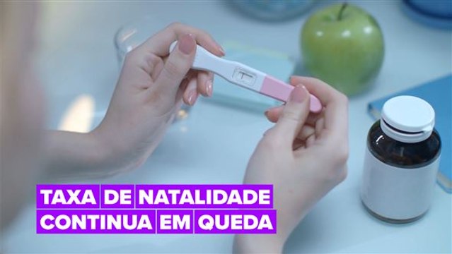 As pessoas estão tendo menos bebês e isso significa impostos mais altos
