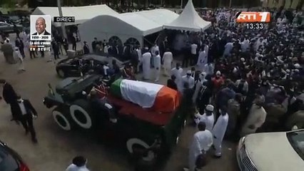 Faure Gnassingbé porte un masque à la prière musulmane  du défunt Amadou Gon Coulibaly