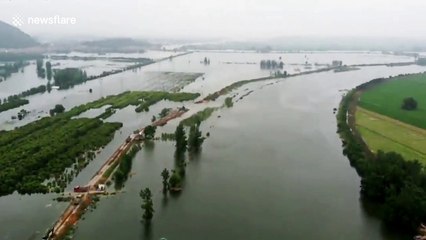 World's biggest helicopter used to drop stones to prevent dam break in China
