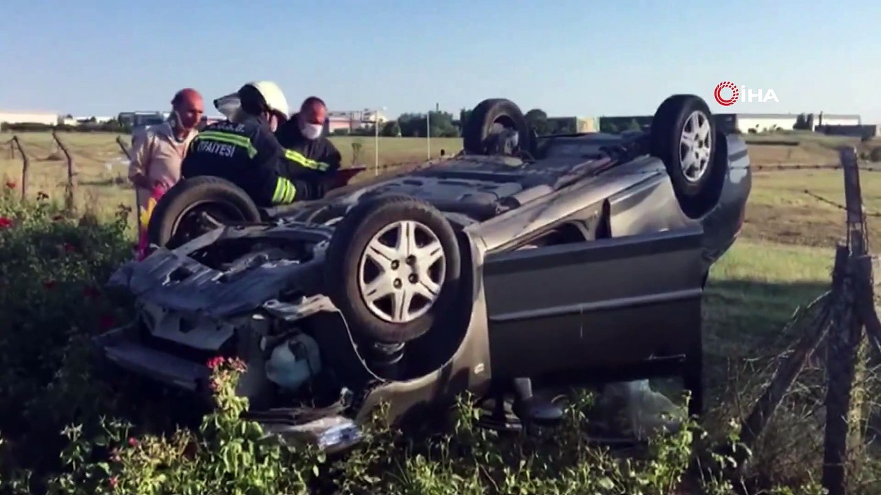 Takla atan otomobil yol kenarına savruldu: 1’i ağır, 3 yaralı
