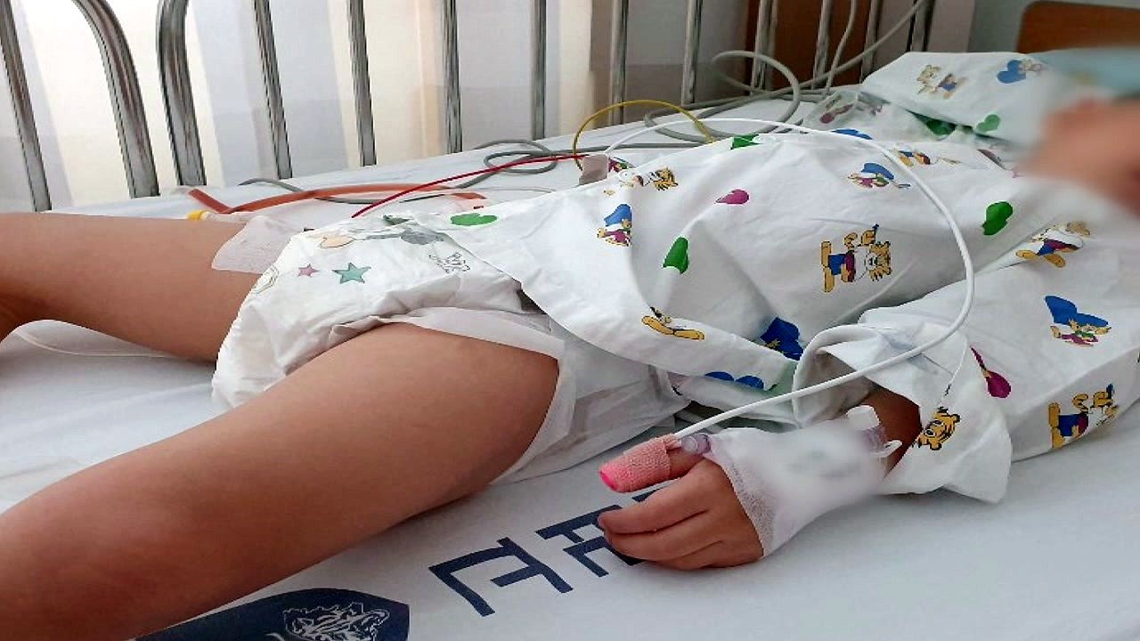 집단 식중독 사태 한 달...학부모들 "유치원, 증거물 대량 처분" / YTN