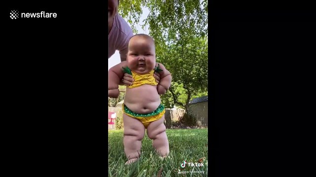 'Pineapple bikini dance' Chubby baby in Kansas dances to Katy Perry's 'California Girls'
