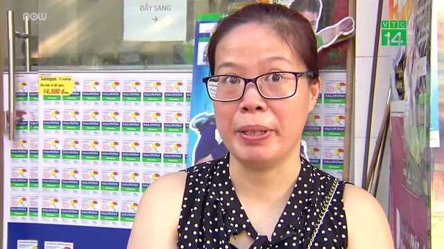 Phụ huỳnh đội nắng chờ sĩ tử thi vào lớp 10 | VTC