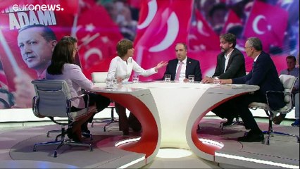 Deniz Yücel fala em condenação "ilegal" pela justiça turca