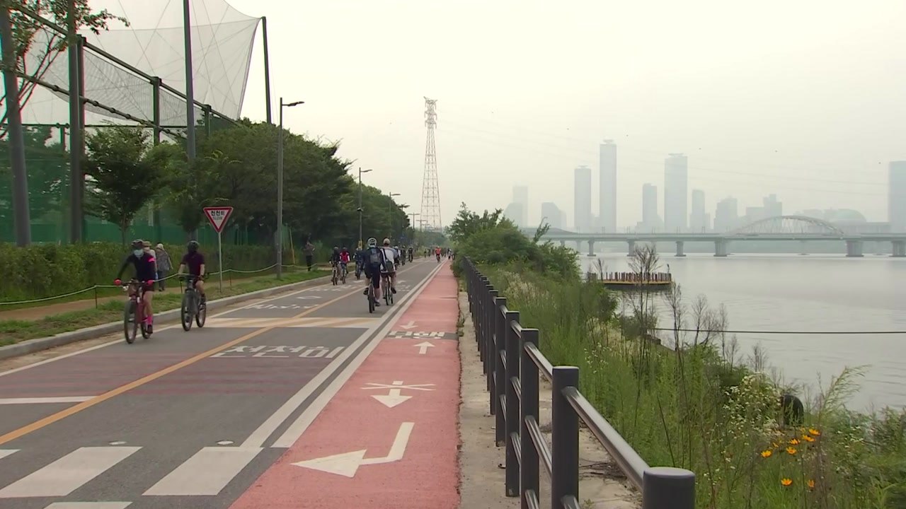[날씨] 내륙 30℃ 무더위...내일 전국 장맛비 / YTN