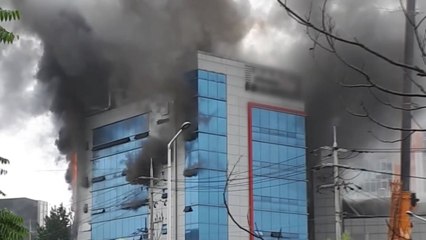 의왕 플라스틱 용기 제조공장 큰불...중상 3명·경상 7명 / YTN