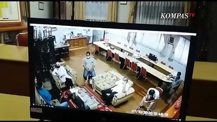 Detik-Detik Lurah di Pamulang Ngamuk Tendang Toples di Ruang Kepsek